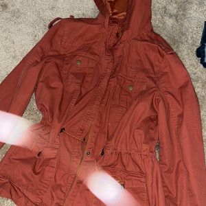 Fall jacket with drawstring on the waist